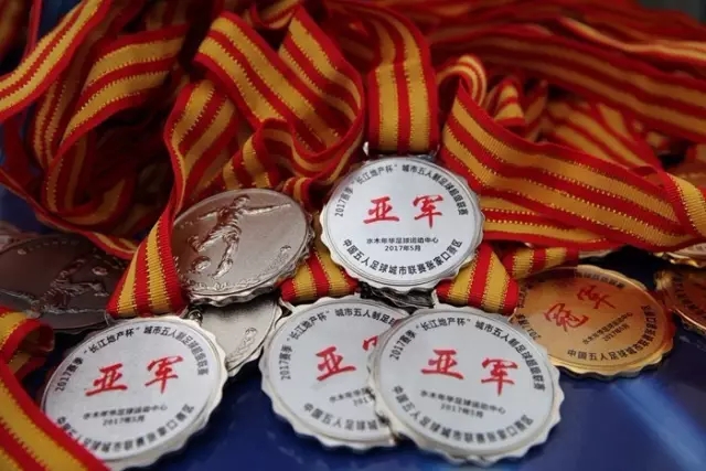 曼城逆转伯恩茅斯，马雷斯卡喜迎首场胜利